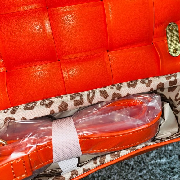 Orange purse 👜 🍁✨ - Picture 4 of 4